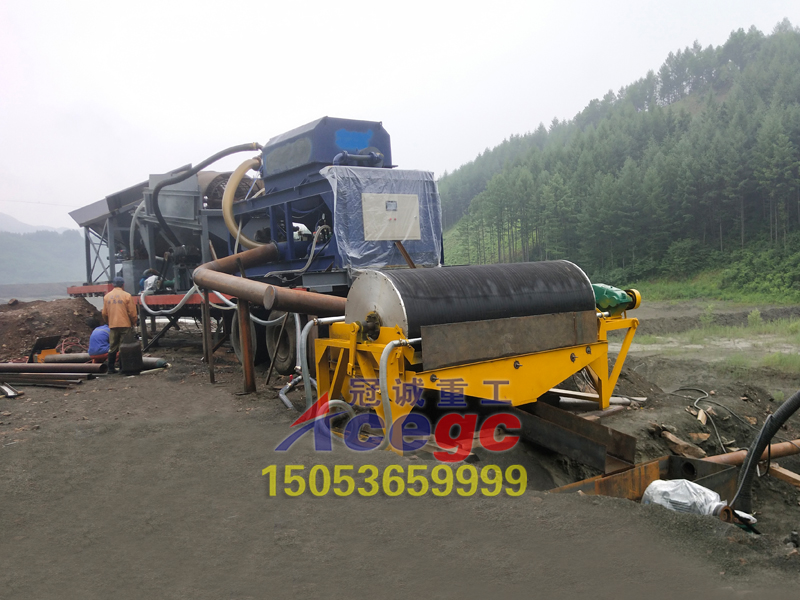 移動(dòng)式沙金設(shè)備工作現(xiàn)場